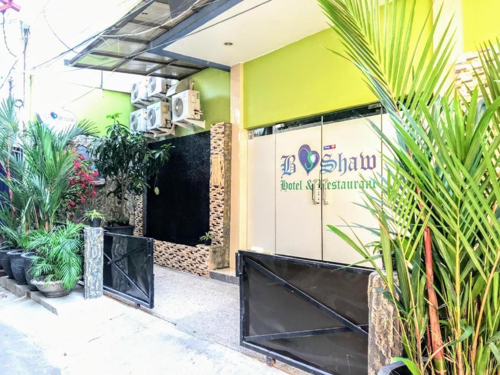 B Shaw Hotel Yakarta Exterior foto